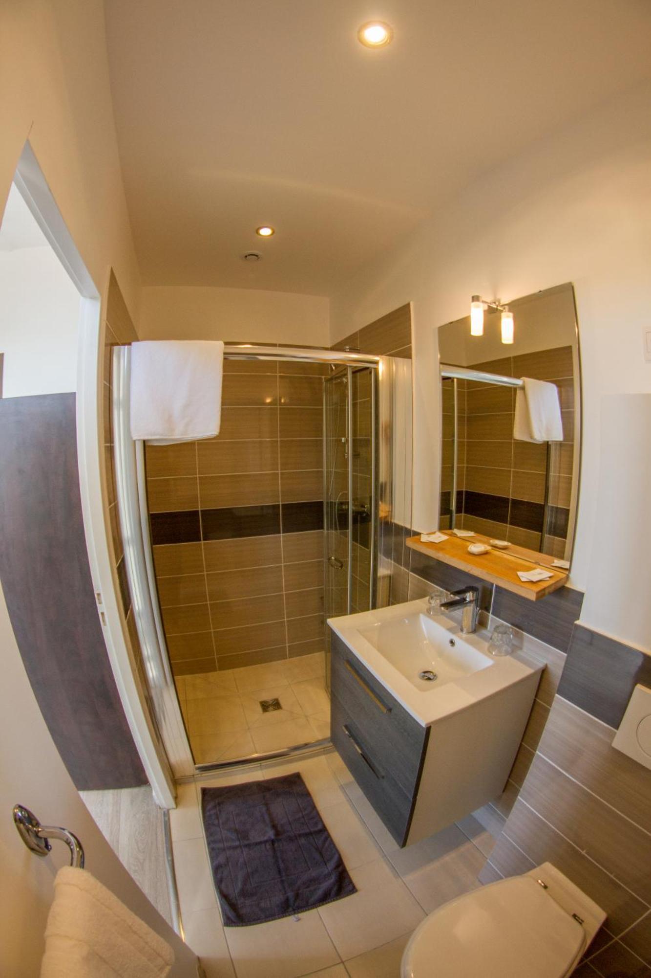 Double Room,1591491852:JPEG