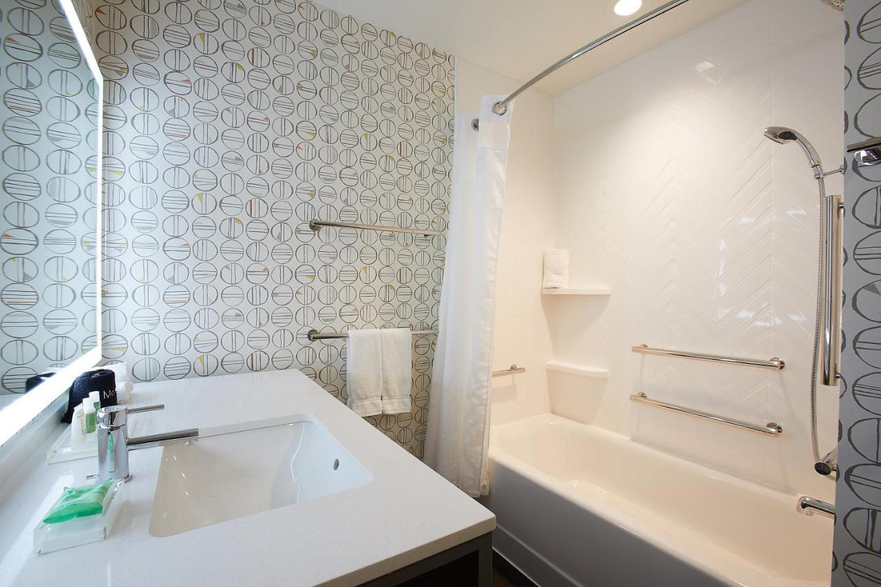 Queen Room Hearing Accessible Non-Smoking
