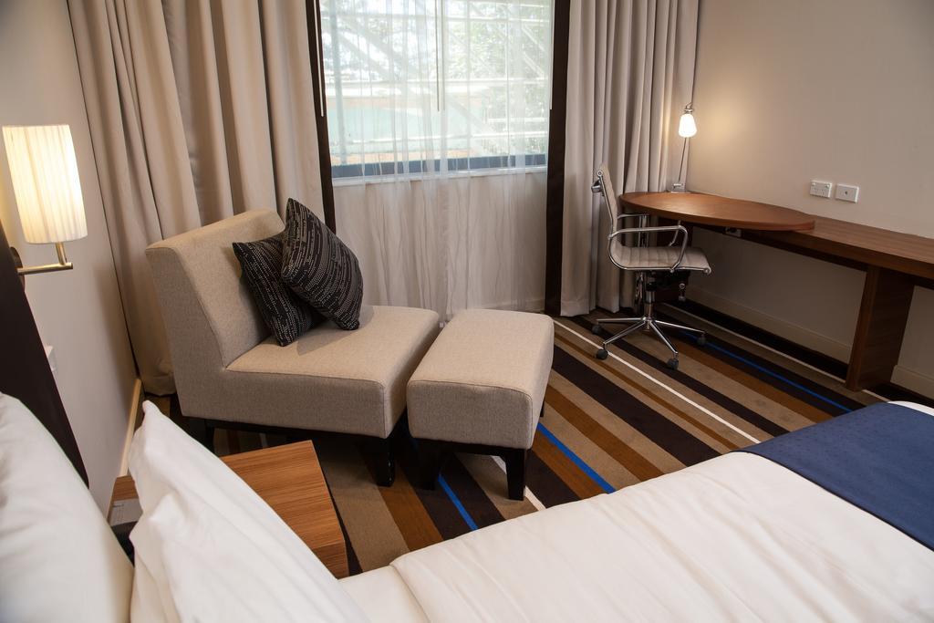 Standard Queen Room - High Floor/Free Breakfast