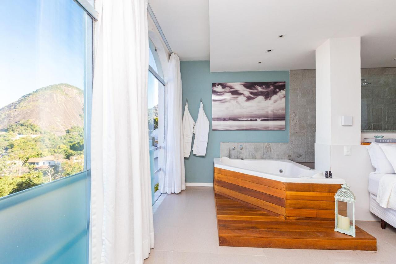 Deluxe Suite Spa Bath