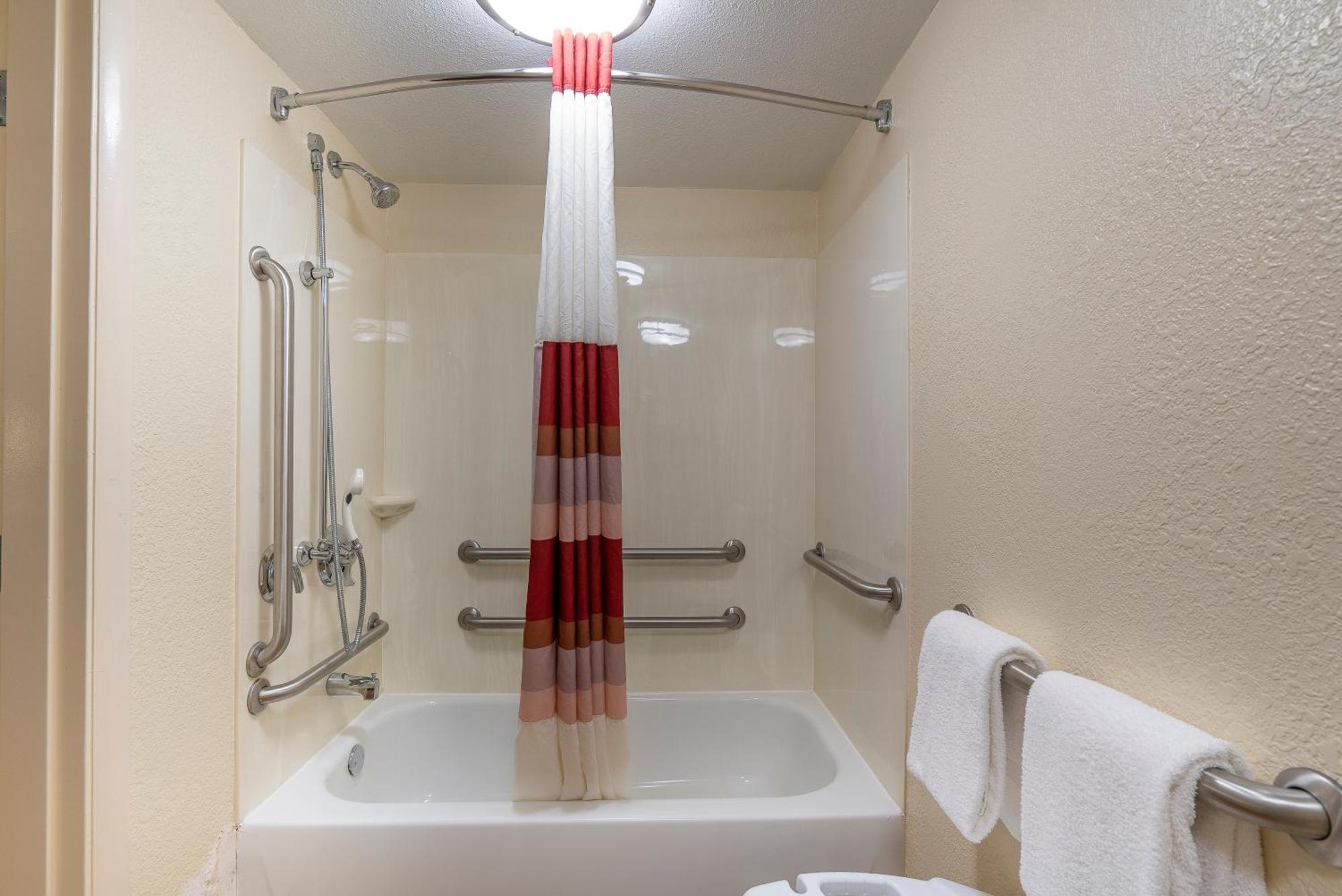 Deluxe King Room Disability Access Smoke