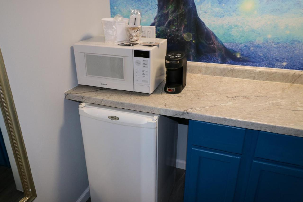 King Room with Roll-In Shower - Disability Access