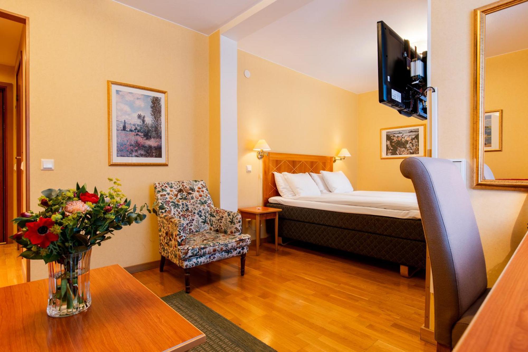 Superior Queen Room with Sofa Bed - Non-Smoking