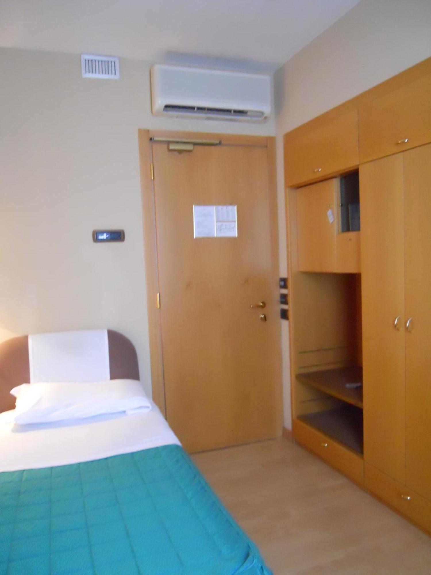Single Room,702168007:JPEG