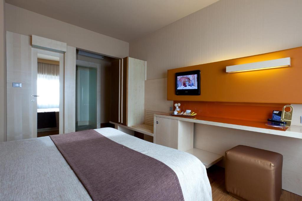 Double or Twin Room,1056721483:JPEG