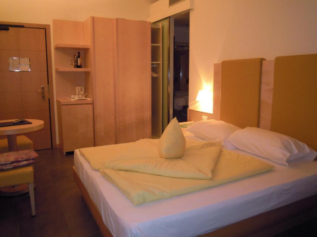 Standard Double or Twin Room Balcony,13186632:JPEG