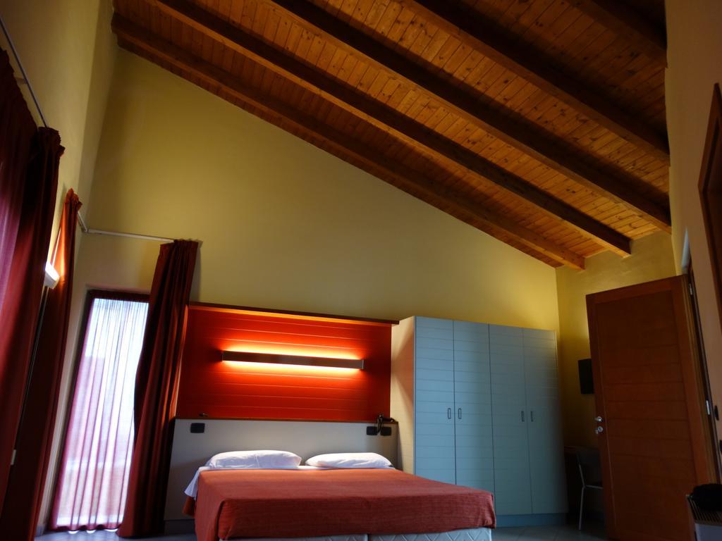 Standard Double Room,173175291:JPEG