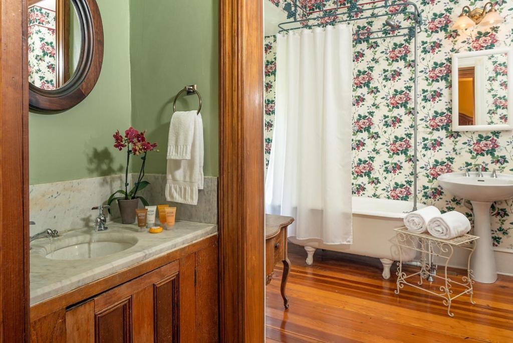 Vineyard View Room (Adults Only, No Pets, Breakfast Included)