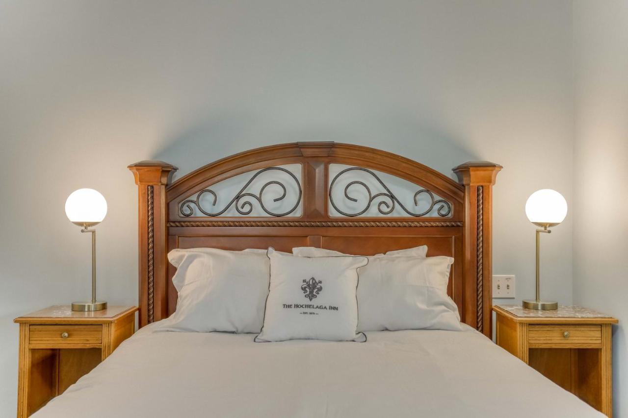 Junior Suite - 1 Queen & 1 Sofa-Bed