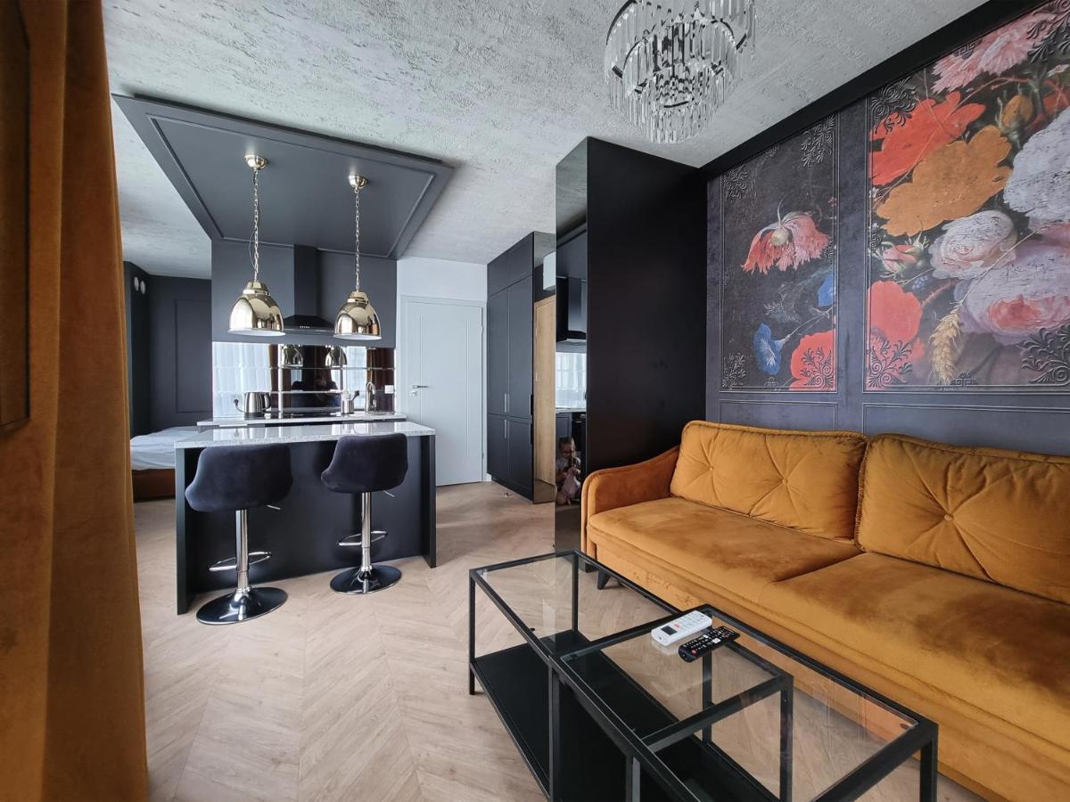 Deluxe Studio