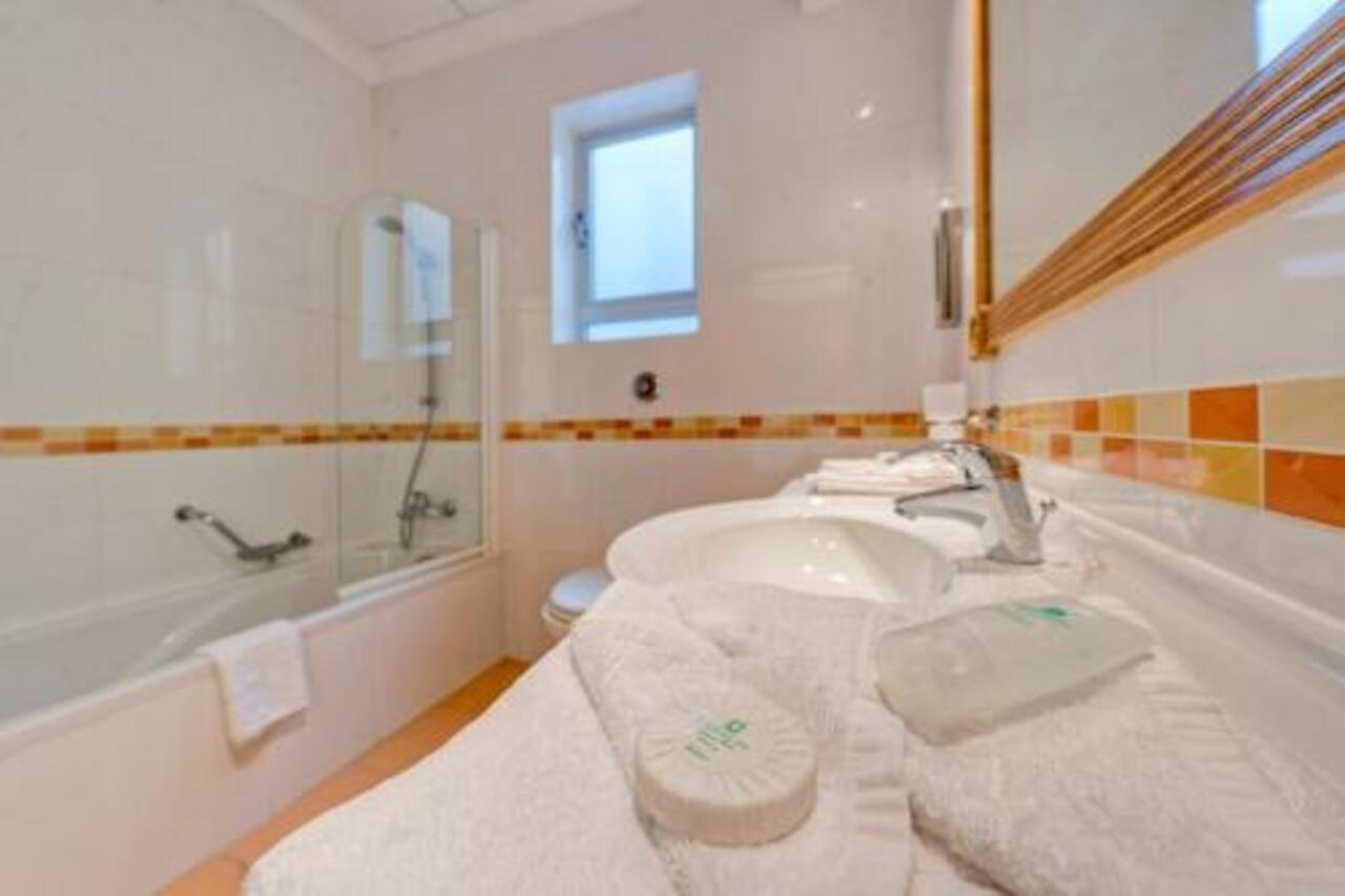 Double or Twin Room Sea View