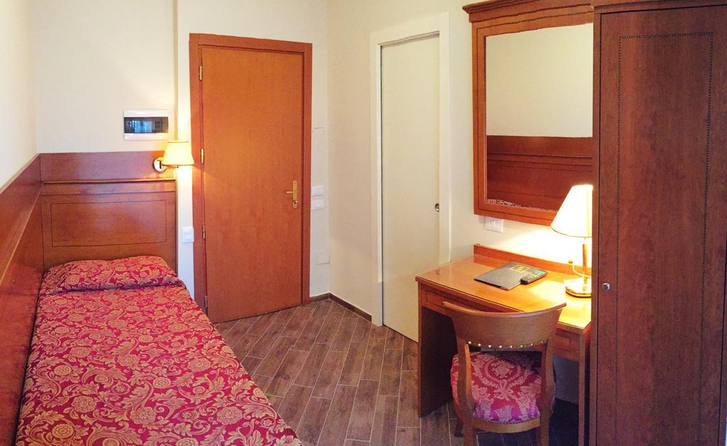Single Room,125599593:JPEG