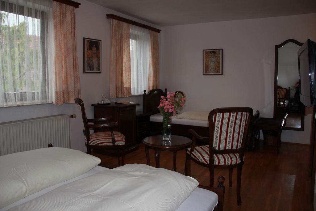 Classic Dreibettzimmer