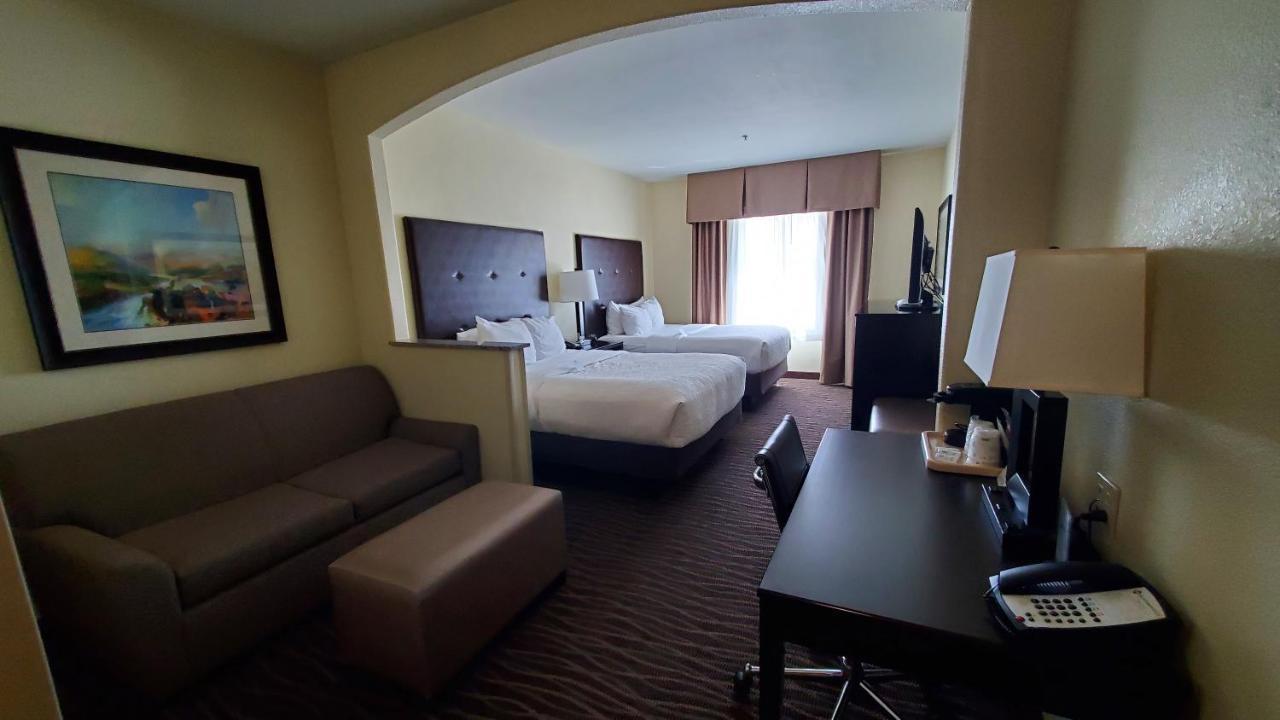 Mini Suite Two Queen Beds Disability Access or Non-Smoking