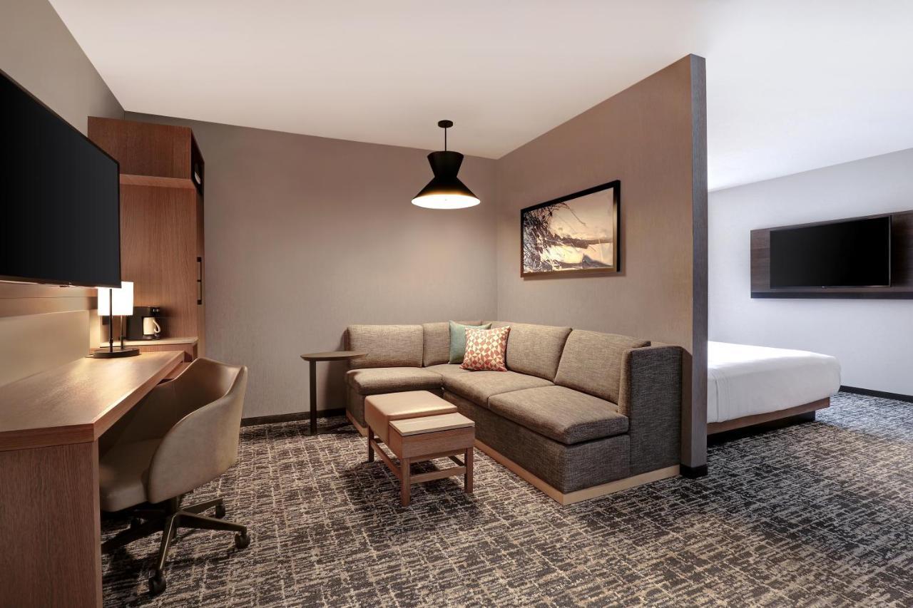 Suite Two Queen Beds Tub Disability Access