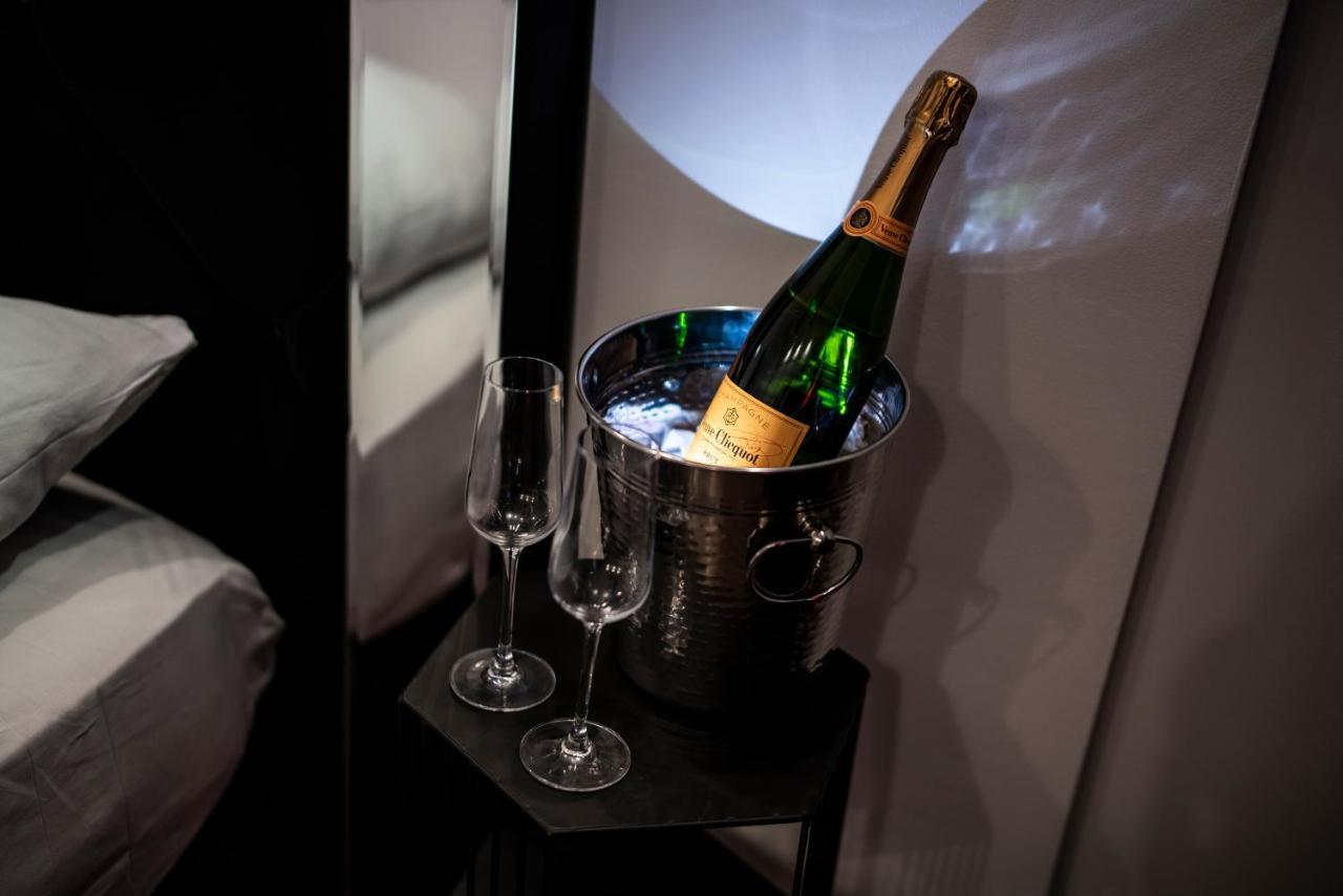 Elegantes Doppelzimmer mit Zugang zum Pool