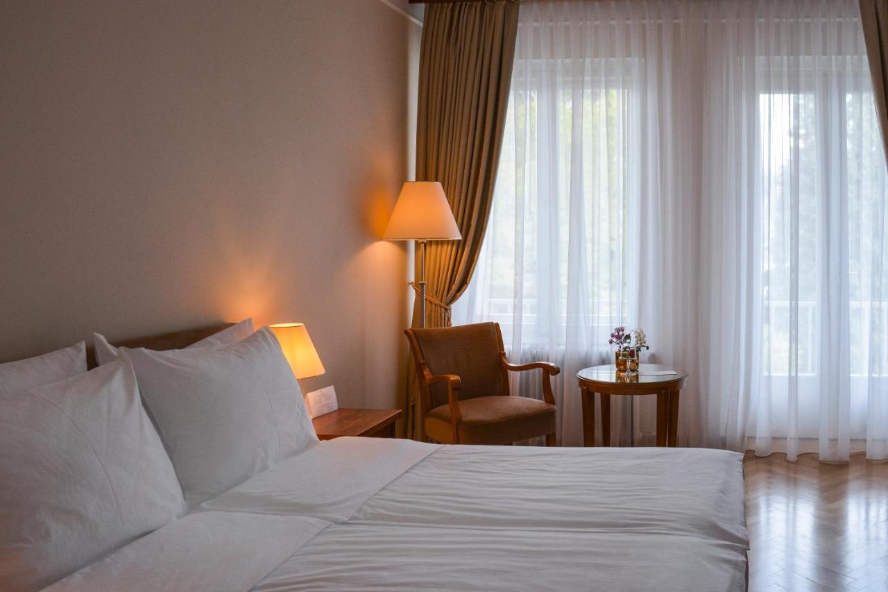 Double or Twin Room Balcony Lake View