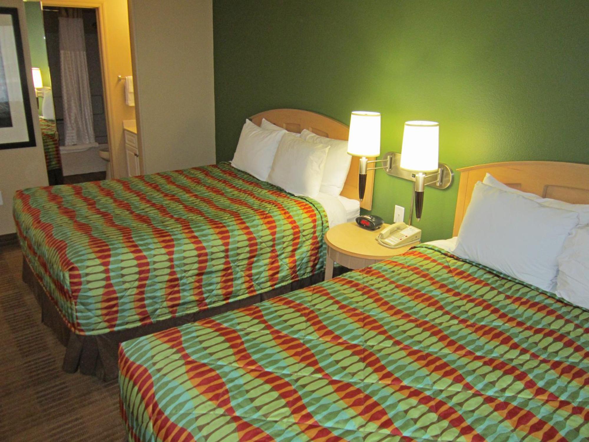 Deluxe Studio Two Queen Beds Non-Smoking