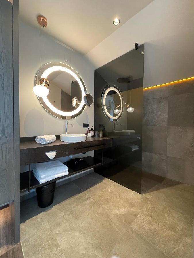 Deluxe Suite Spa Bath
