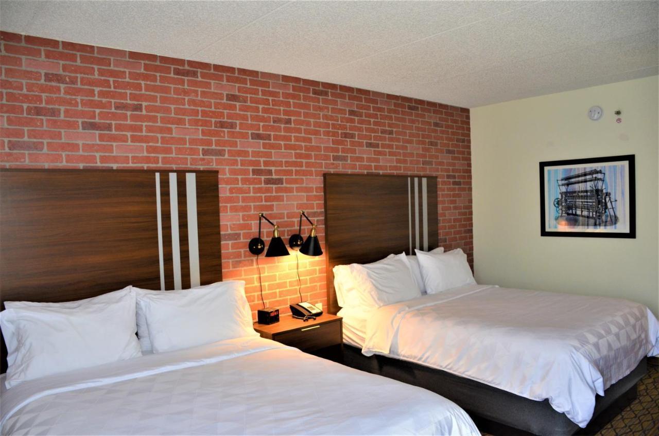 Queen Room Accessible or Nonsmoking