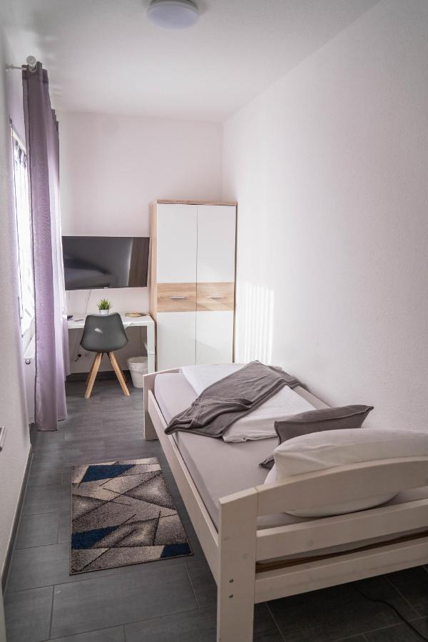 Einzelzimmer mit eigenem Bad