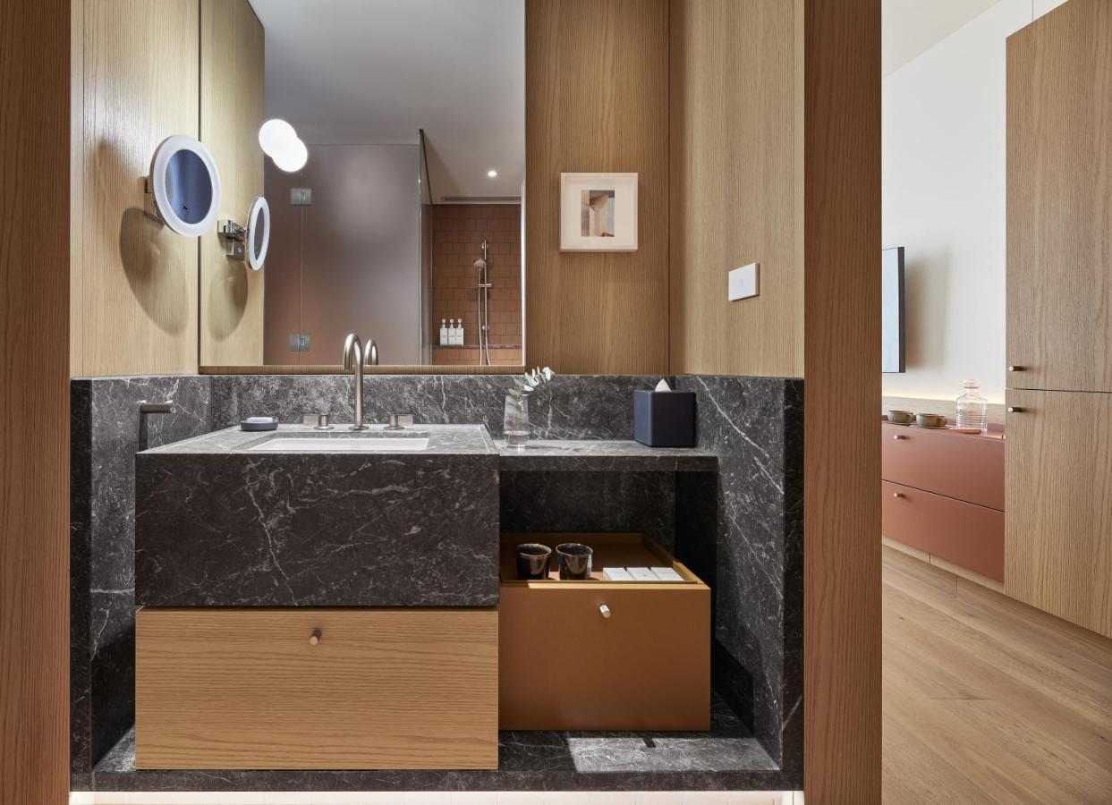 Deluxe Zimmer mit Kingsize-Bett und Stadtblick