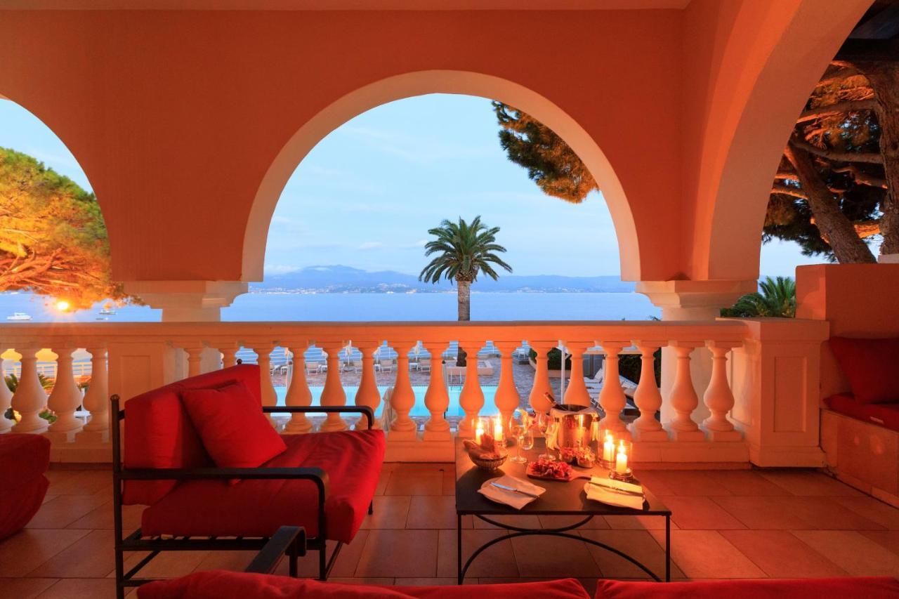 SIGNATURE ROOM – Living room terrace sea view