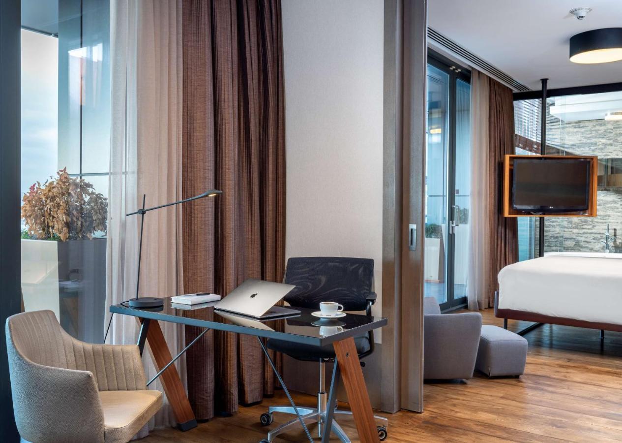 Presidential Suite with Terrace and City View