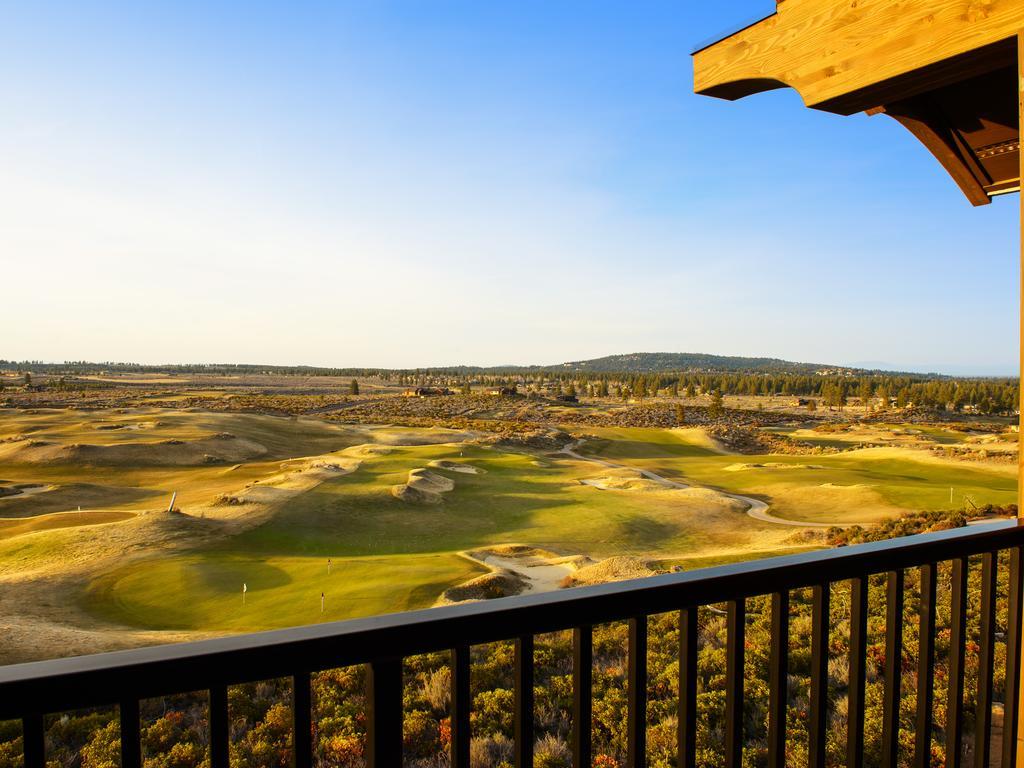 Deluxe King Room with Golf View