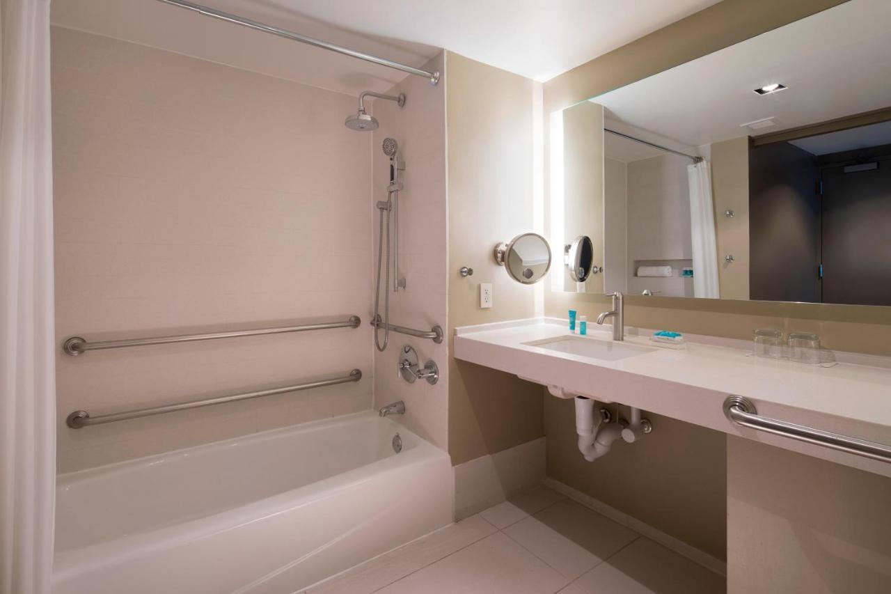 Wonderful Guest room, 1 King, City view