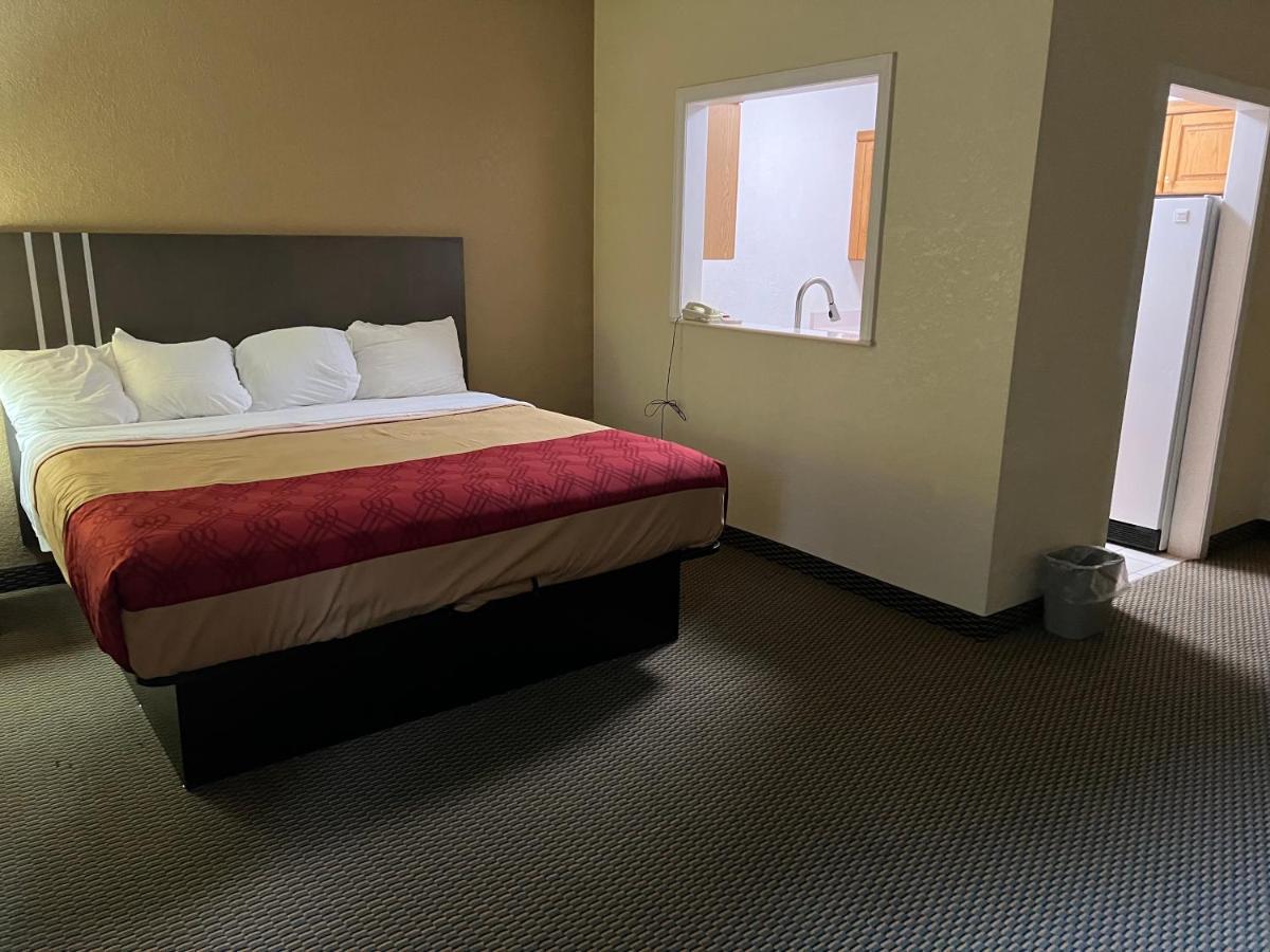 King Room - Accessible/Non-Smoking