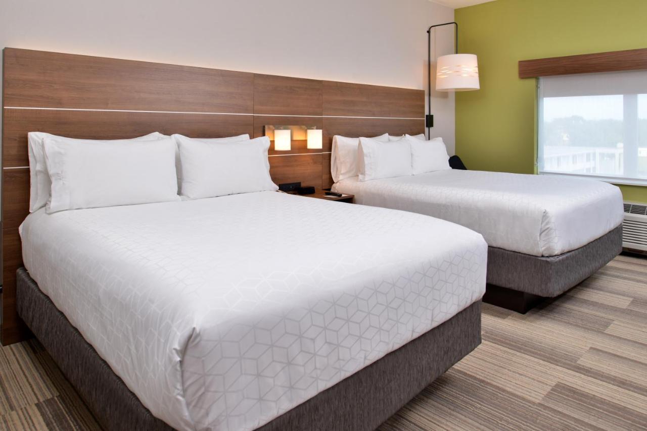 Standard Queen Room Two Queen Beds