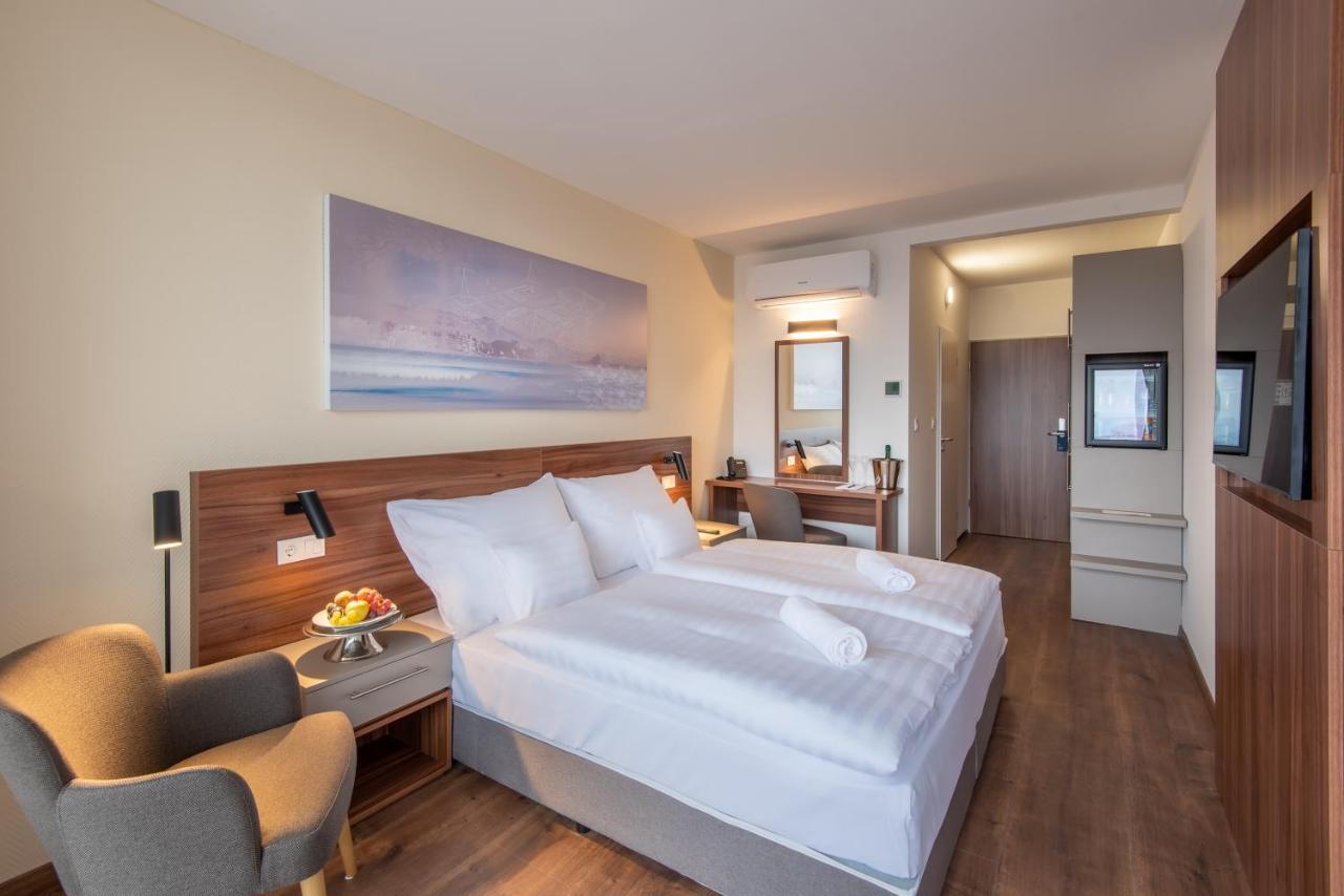Superior Double or Twin Room Lake View