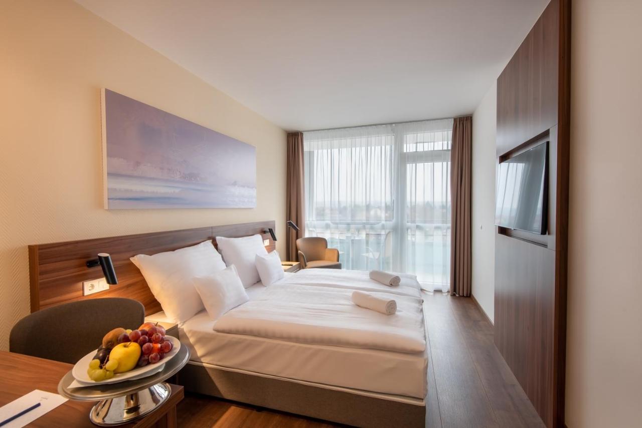Superior Double or Twin Room Lake View