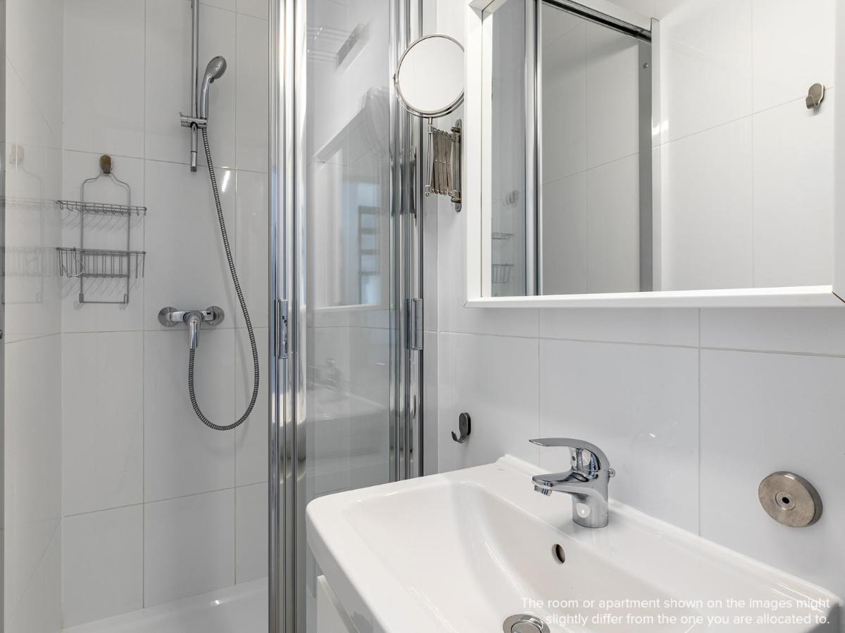 Large 1 Bedroom Apartment Balcony
