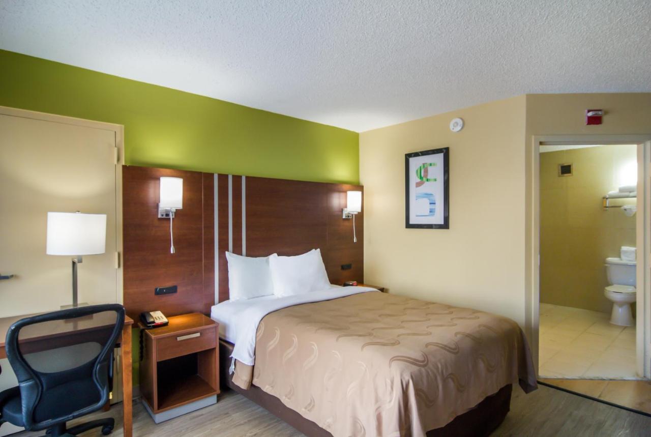 Double Room with Roll-In Shower - Accessible/Non-Smoking