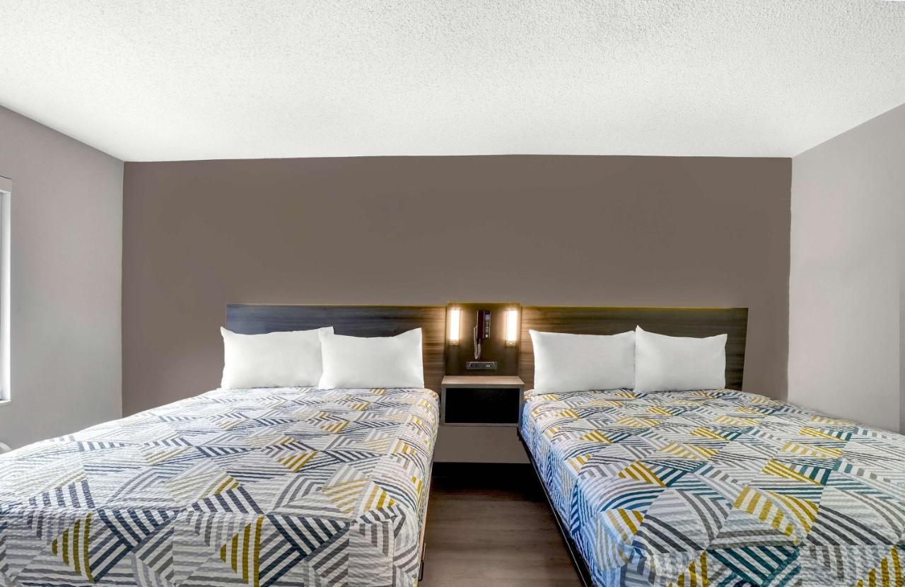 Deluxe Queen Room Two Queen Beds Non-Smoking,1167336520:JPEG