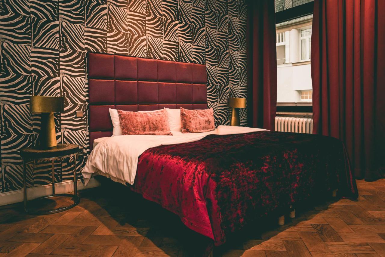 L Room