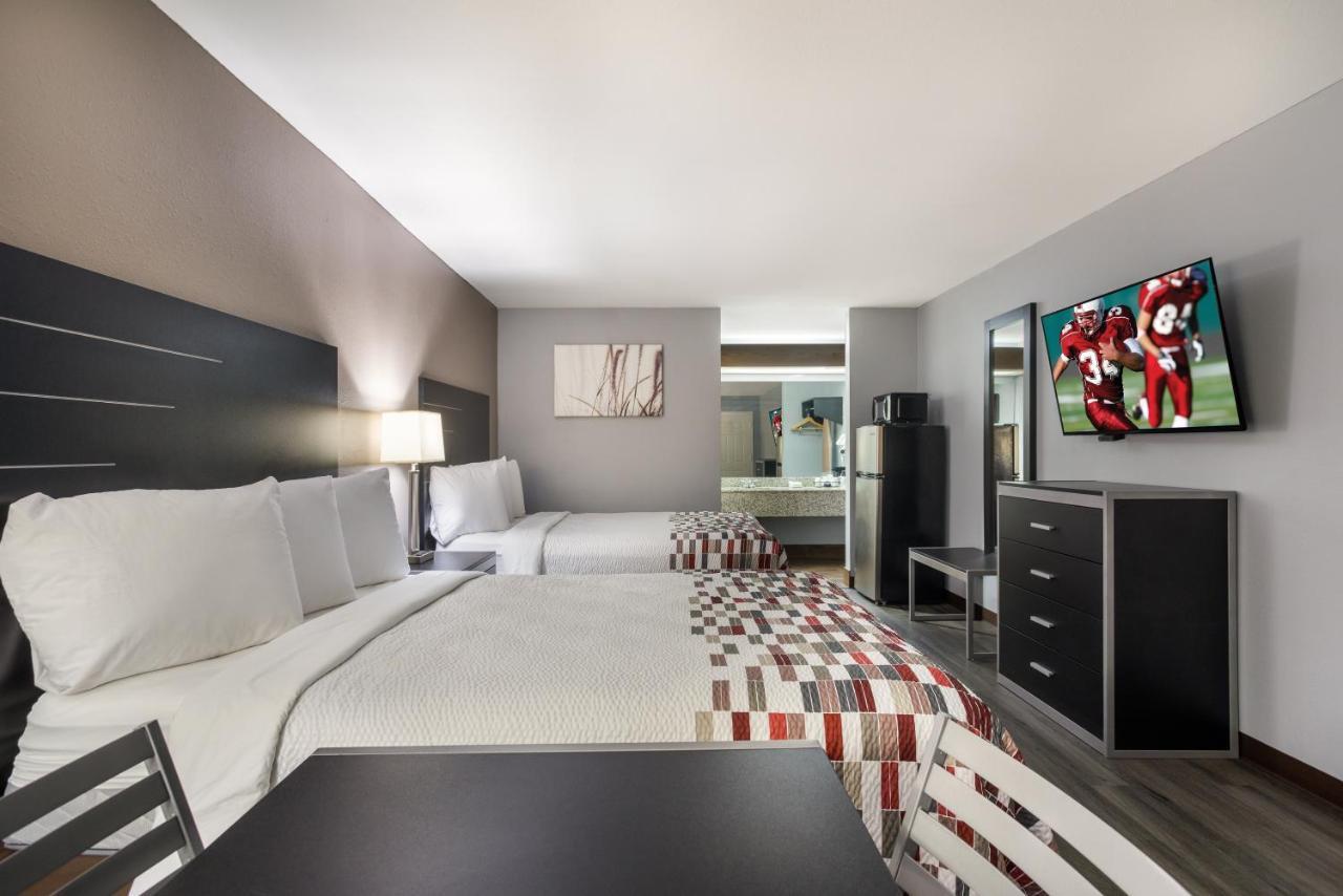 Deluxe Queen Room with Two Queen Beds - Non-Smoking