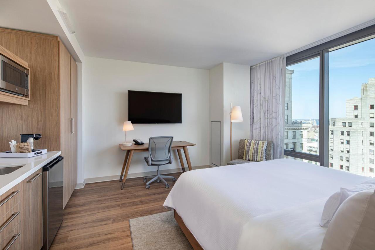 Guest room, 1 King, City view