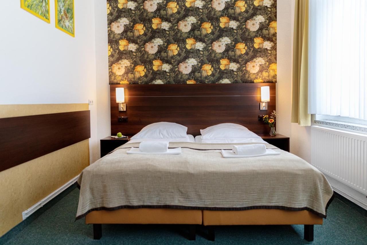 Standard Double Room,1172506347:JPEG