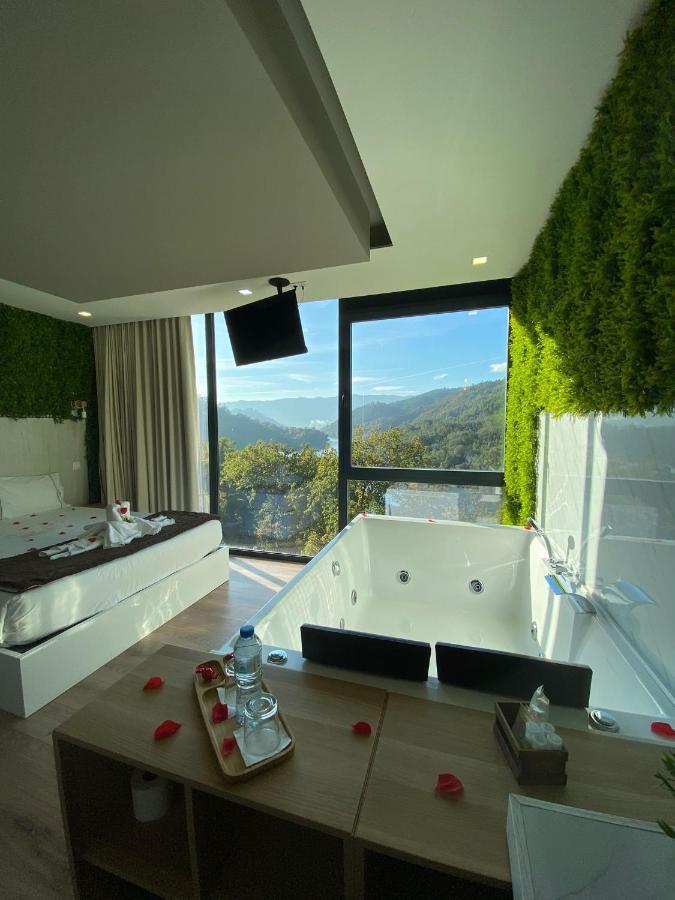 Quarto Queen com Banheira de Hidromassagem
