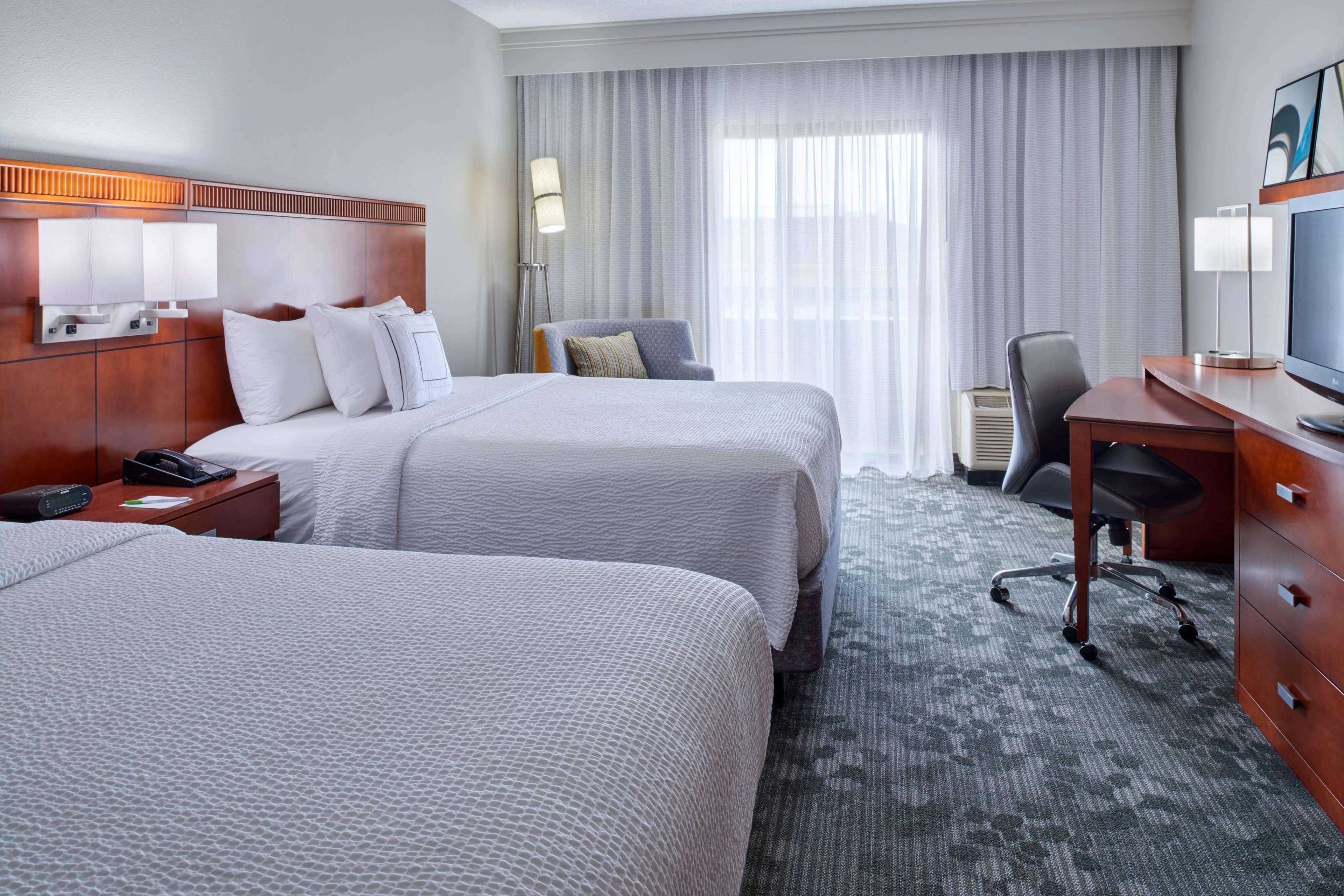 Hearing Accessible Guestroom Two Queens,1175447506:JPEG