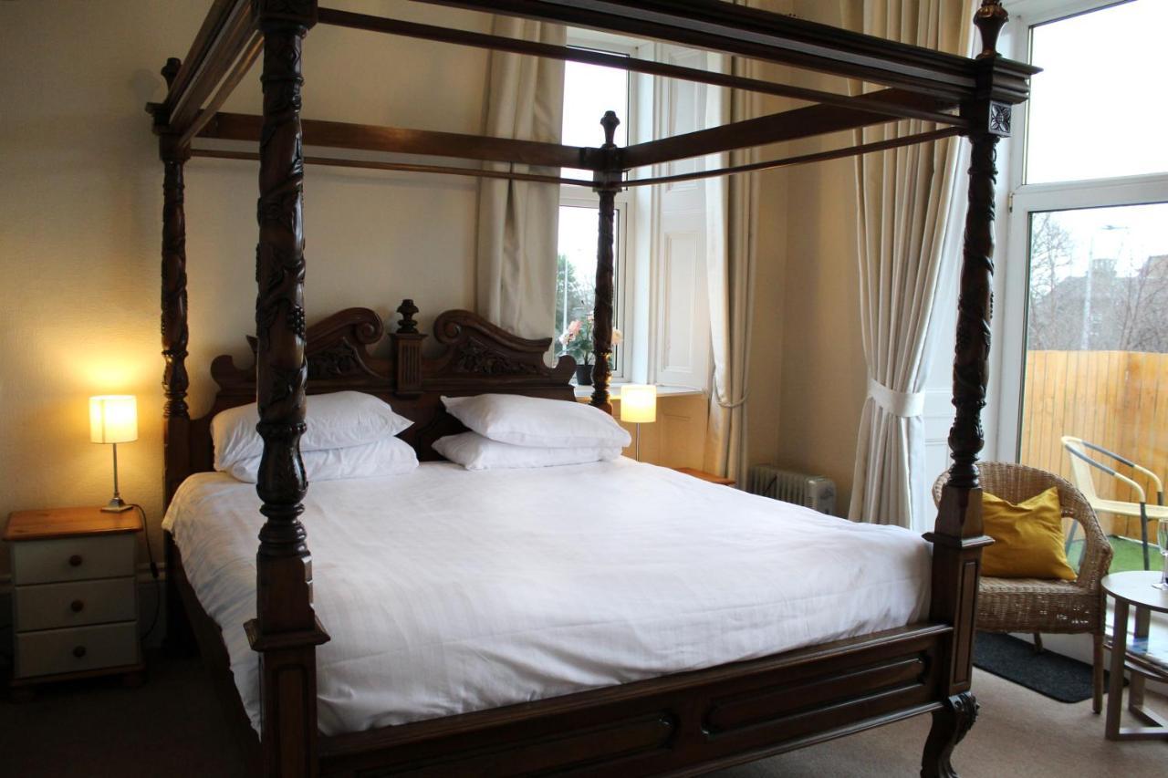 Double Room Four Poster Bed