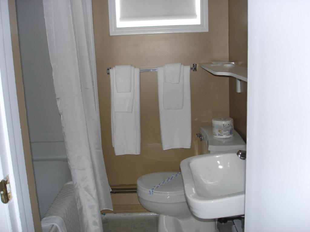 Accessible Double Room with Two Double Beds - Non Smoking/Pet Friendly