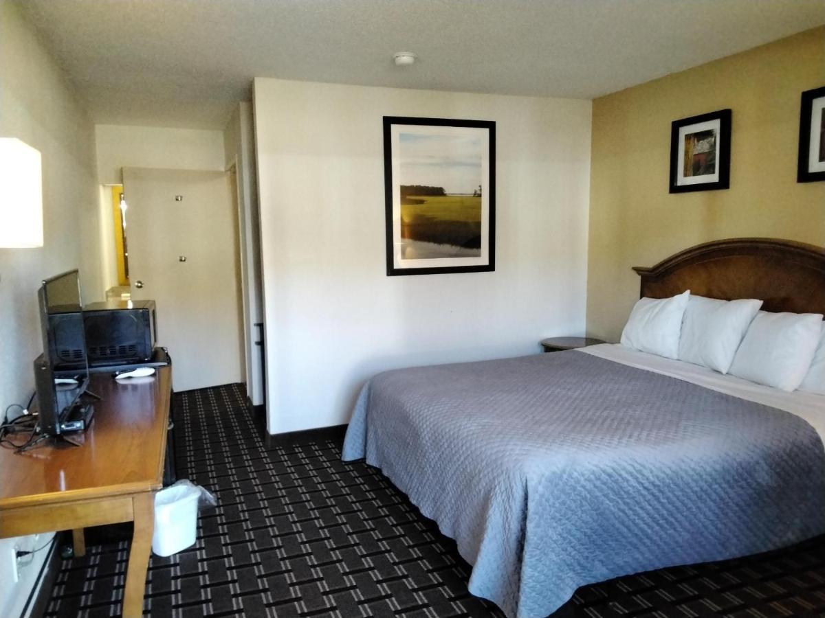 King Room - Accessible/Non-Smoking