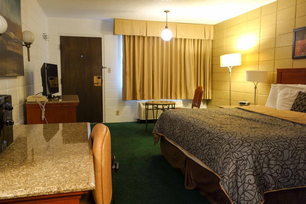 Queen Room with Two Queen Beds - Smoking