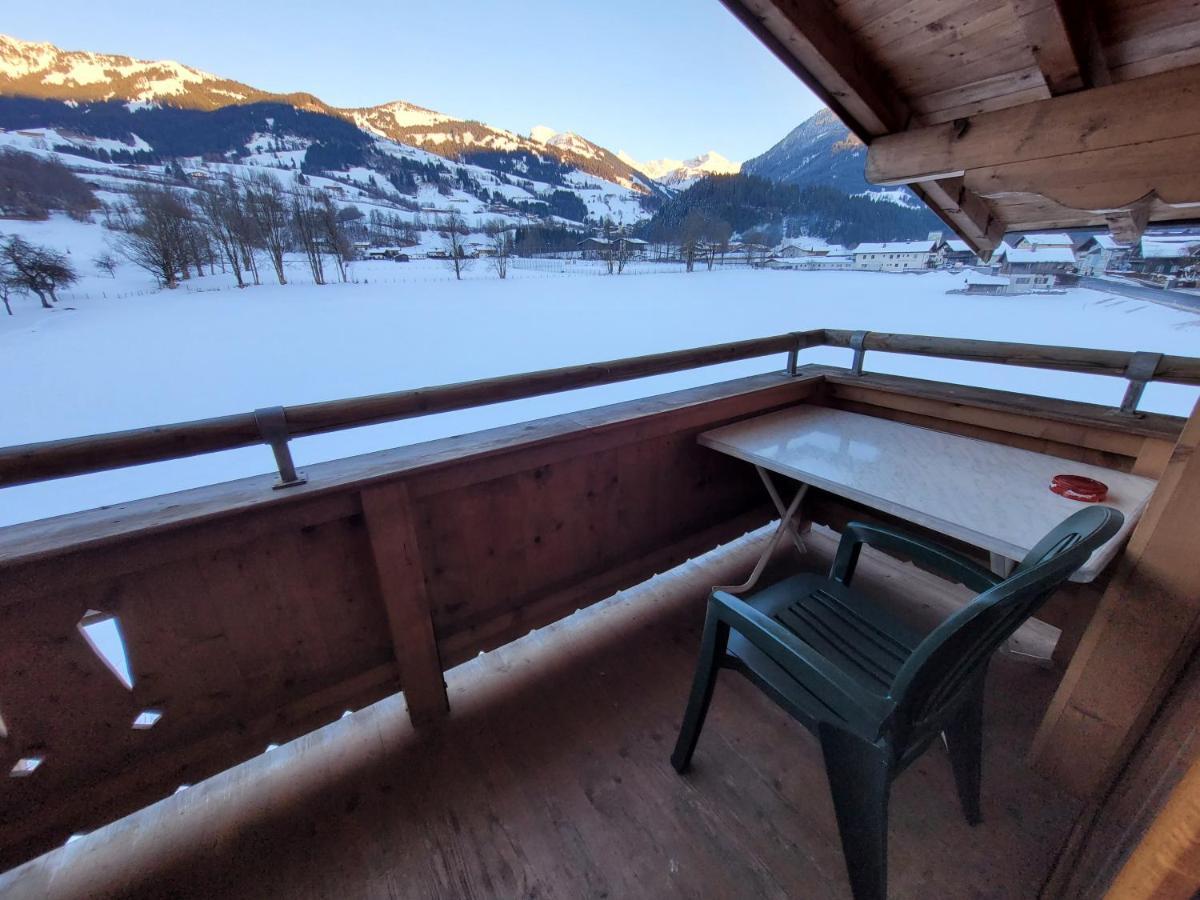 Dreibettzimmer mit Bergblick