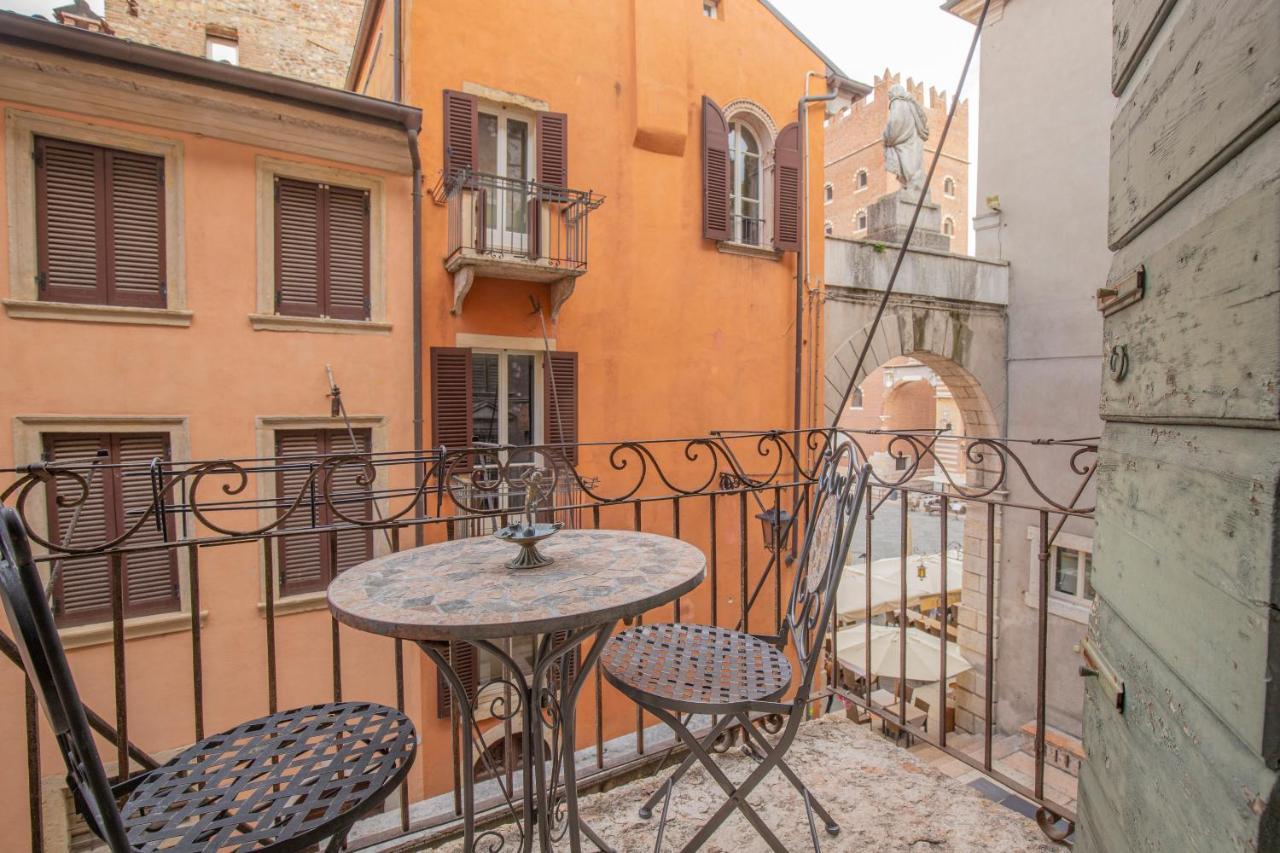 Large One-Bedroom Apartment Balcony,1765392885:JPEG