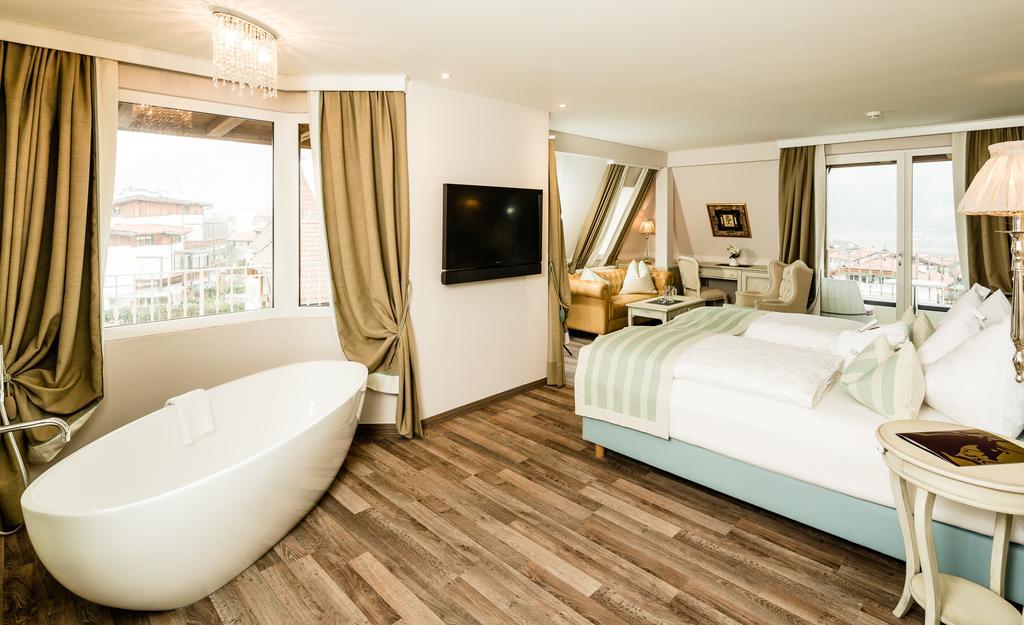 Junior Suite,338652283:JPEG
